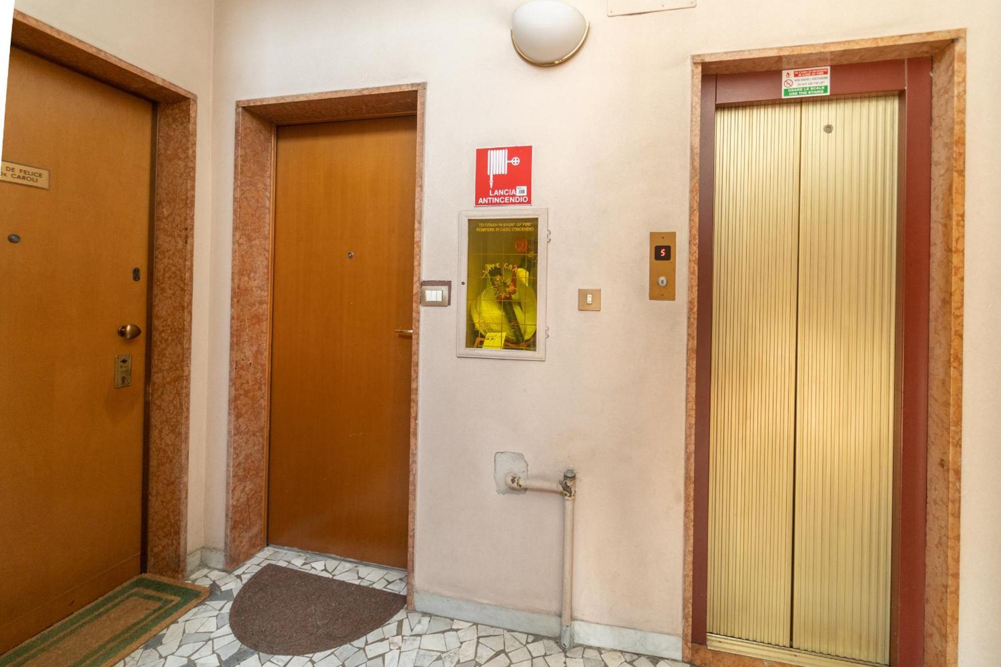 B&B Nelly ミラノ エクステリア 写真